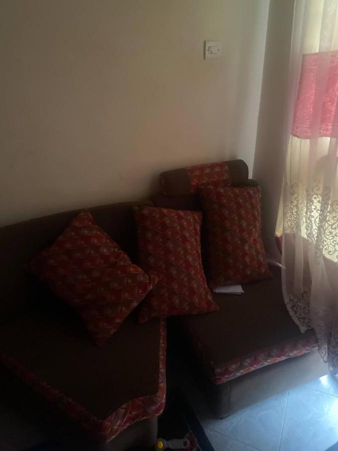 Room In Guest Room - Single Bedroom Sitting Room คัมพาลา ภายนอก รูปภาพ